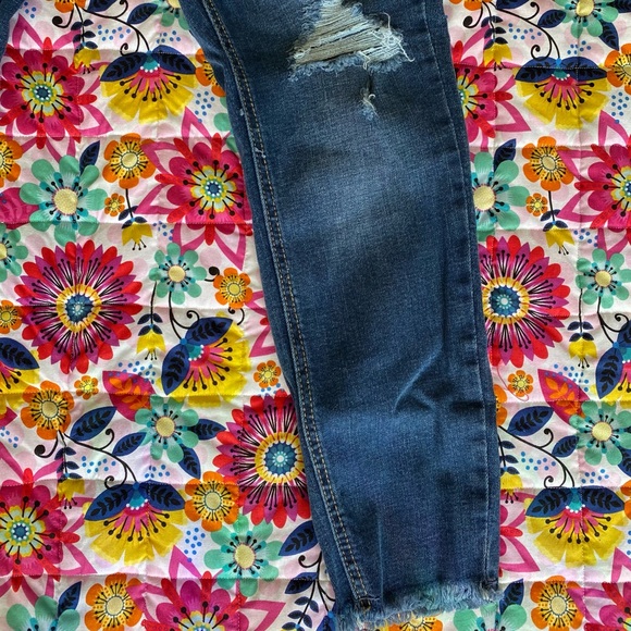 Old Navy Rockstar Super Skinny High Rise Jeans - Picture 3 of 5